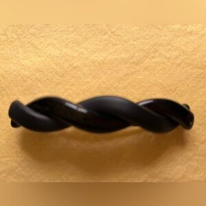 Barrette for thick hair